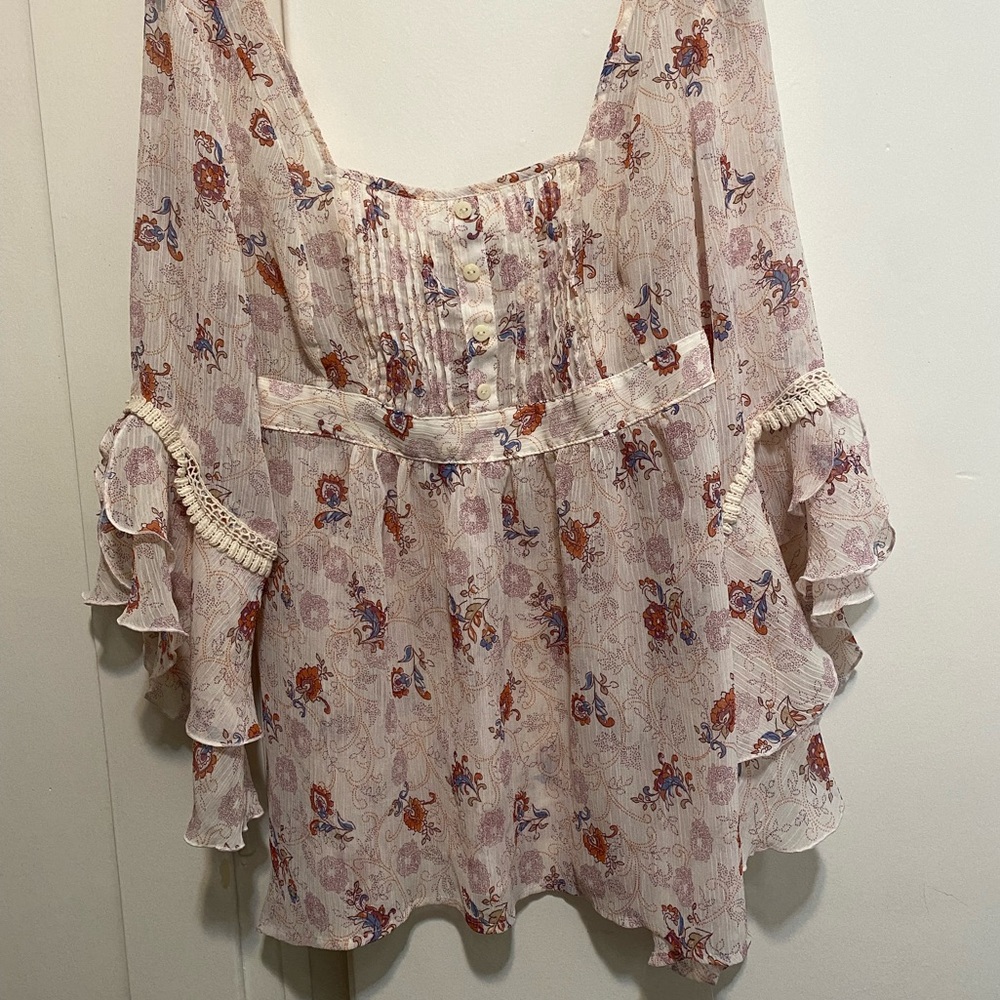 Decree Floral Blouse with Ruffle Sleeves